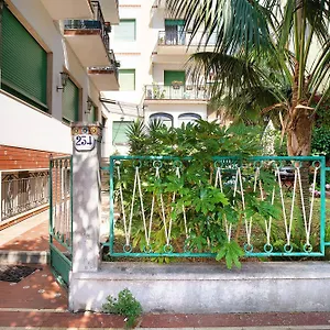 https://holiday-sea.hotelitalianriviera.com